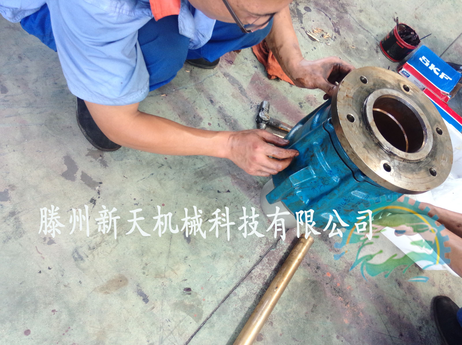 滕州新天技术员工在维修没个进口杜柏林旋转接头 滕州新天技术员工在维修没个进口杜柏林旋转接头